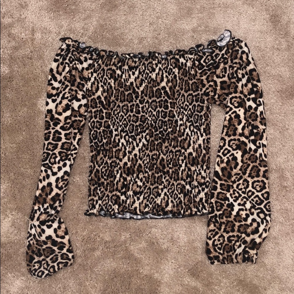 Leopard top off shoulder